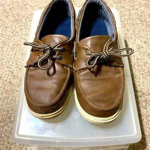 Barely worn American Eagle Loafers (Big Boys) size 4.5. Excellent condition